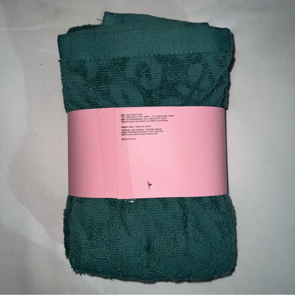 100% Cotton 2 Towels NWT